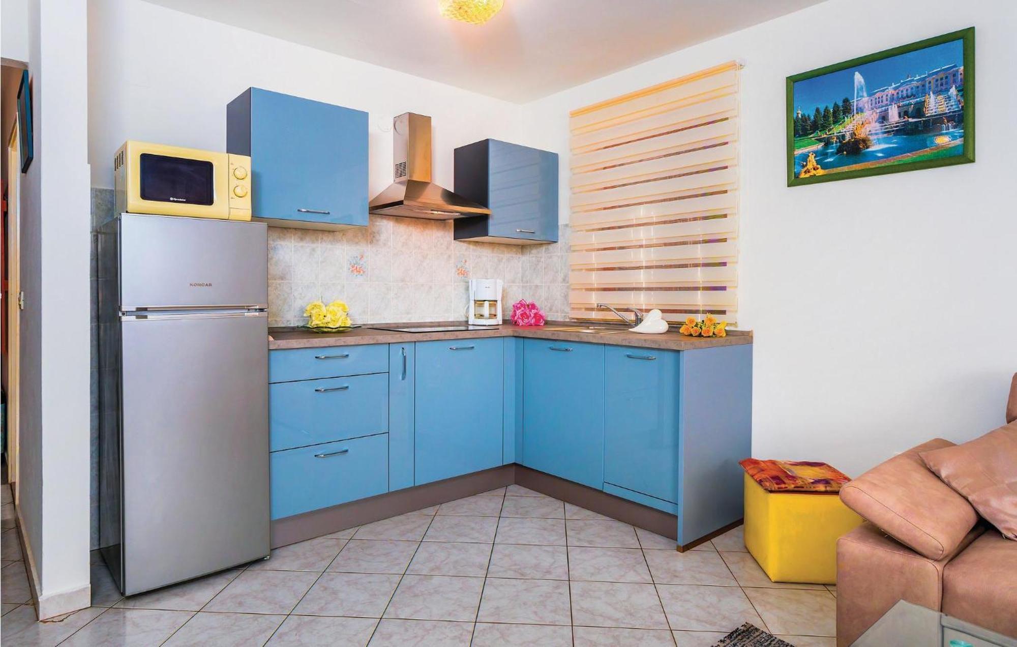 2 Bedroom Gorgeous Apartment In Rabac Ngoại thất bức ảnh