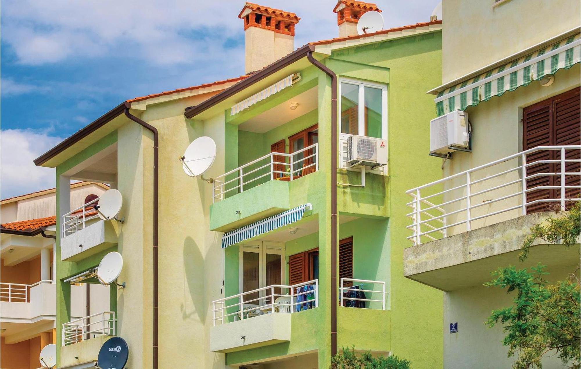 2 Bedroom Gorgeous Apartment In Rabac Ngoại thất bức ảnh